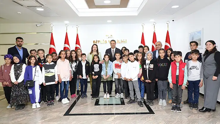 Bitlis Valiliği öğrencileri gezdiriyor