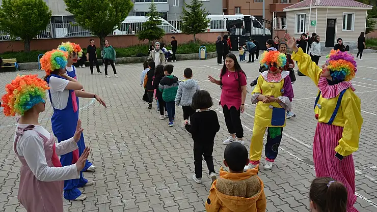 Bitlis'te miniklere  tiyatro etkinliği düzenlendi