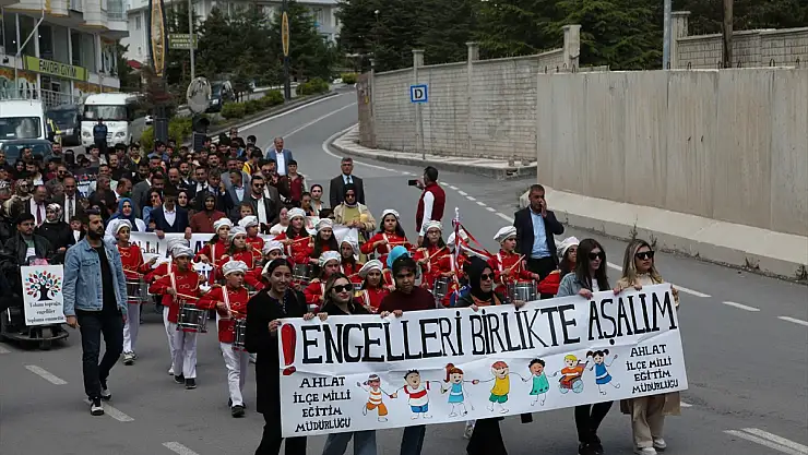 Bitlis'te Engelliler Haftası için yürüyüş yapıldı