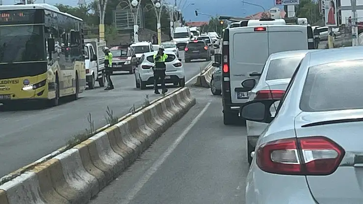 Ağrı şehir trafiği birbirine girdi