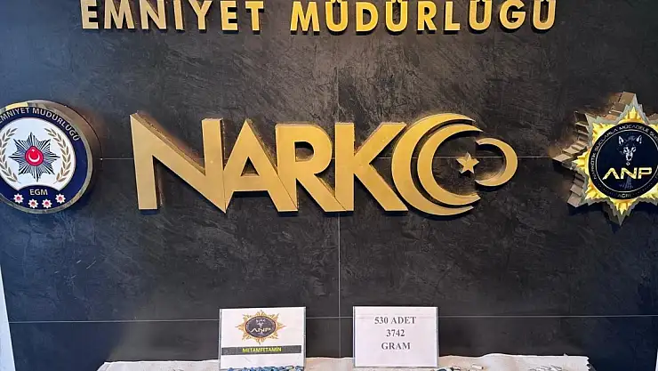 Midelerinden 3 kilo 742 gram uyuşturucu çıktı