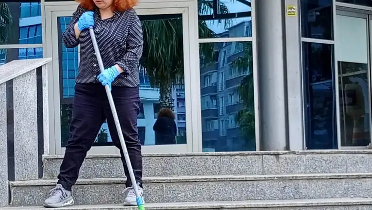 Gazeteciydi Temizlikçi Oldu