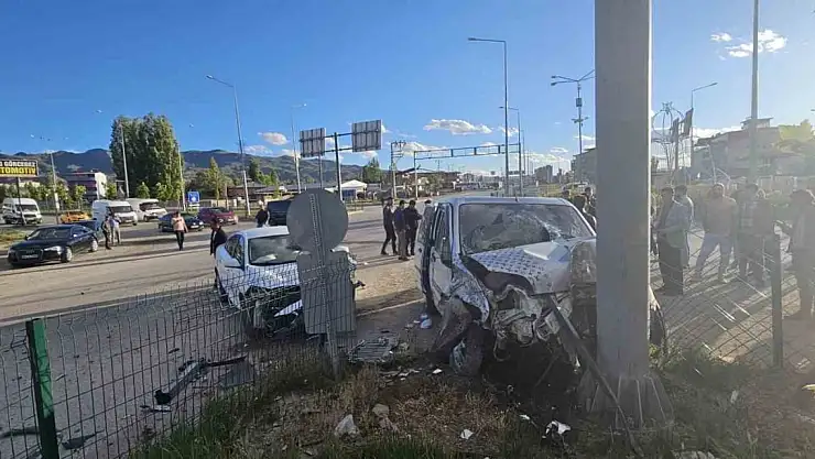 Ağrı'da Kırmızı Işık ihlali kazayı getirdi