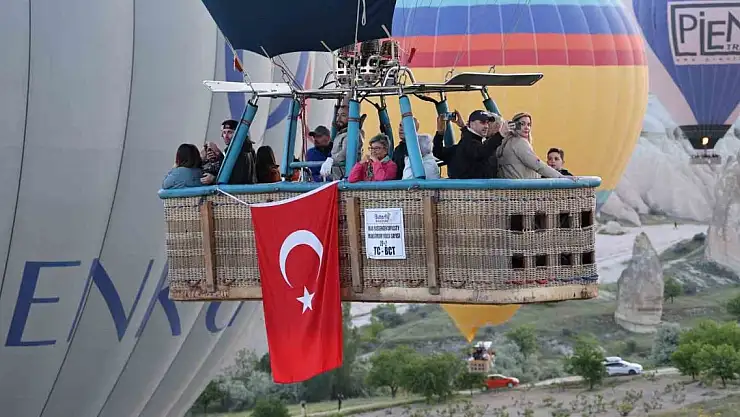 Kutlamalar gökyüzünde başladı