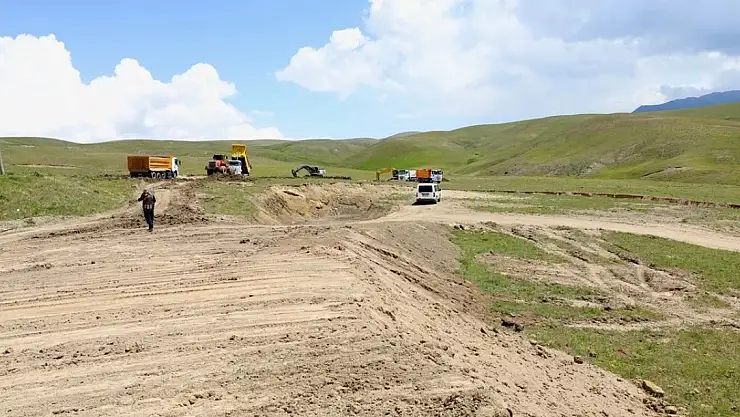 Van Valisi Balcı, yapımı devam eden göletlerde incelemelerde bulundu