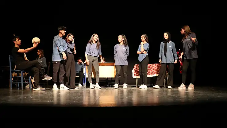 21. Akdamar Çocuk ve Gençlik Tiyatroları Şenliğine yoğun ilgi