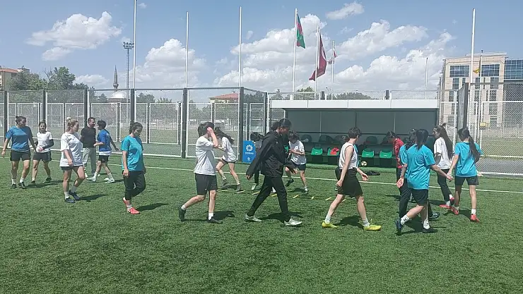 Kızlar gözünü yarı finale dikti