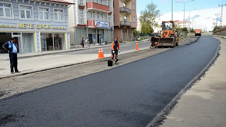 Kars'ta bozulan yollar yenileniyor