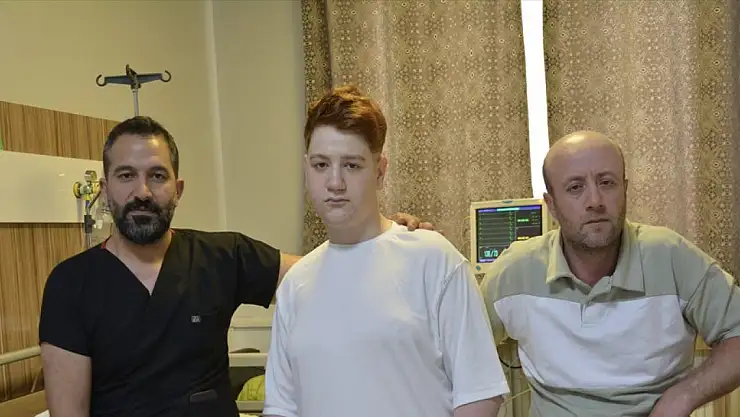 Bitlis'te duruş bozukluğu olan genç ameliyatla sağlığına kavuştu