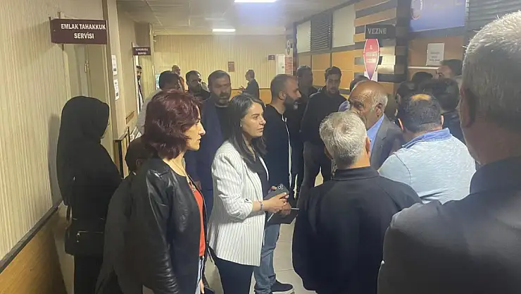 Ağrı'da su borcunu ödemek isteyenler kuyruk oluşturdu