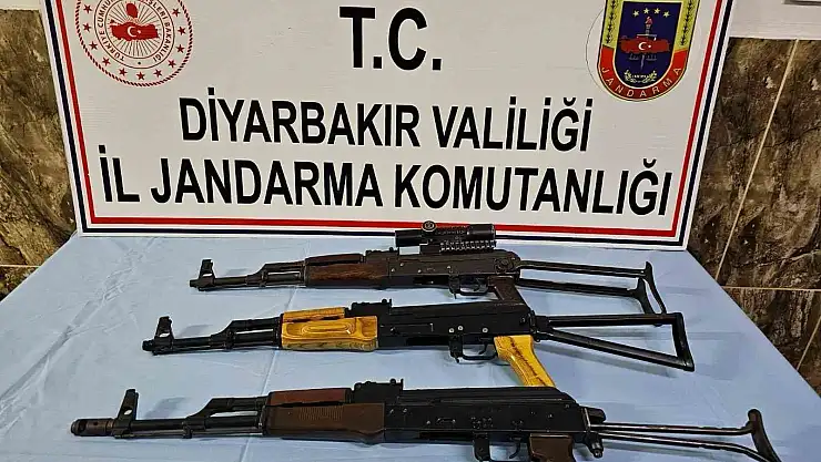 Diyarbakır'da durdurulan araçta 3 adet AK-47 ele geçirildi