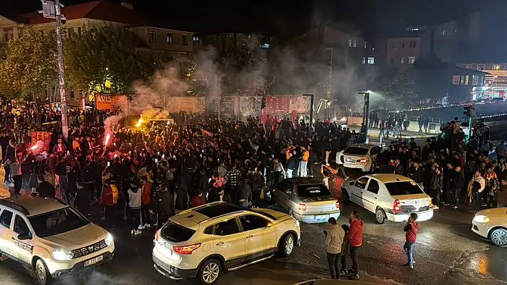 Ağrı'da yağmur altında şampiyonluk sevinci