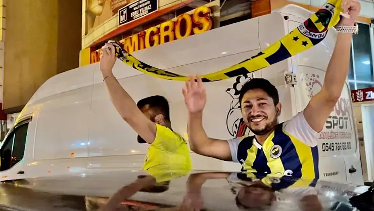 Ağrı'da şampiyonluk kutlamasına Fenerbahçeliler bayraklarıyla katıldı