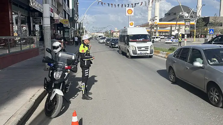 Ağrı polisi düzensiz parkı düzeltti