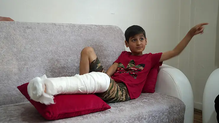 Muş'ta Köpeğin saldırdığı çocuk kaçarken ayağını kırdı