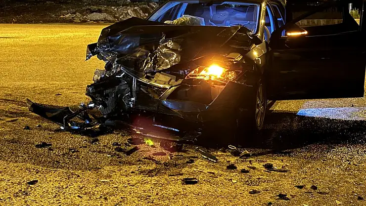 Erzurum'da iki otomobil birbirine girdi: 4 yaralı