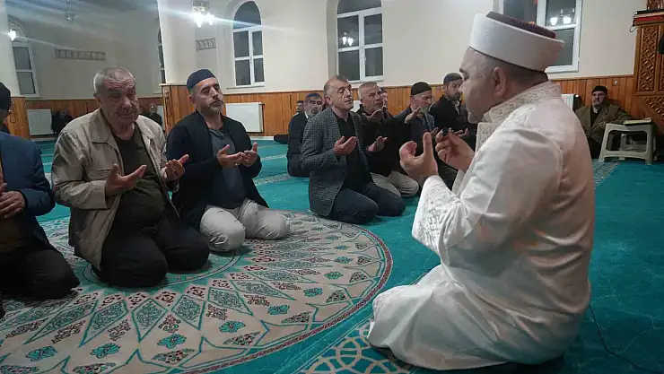 Muş'ta camilerde Gazze için  dua edildi