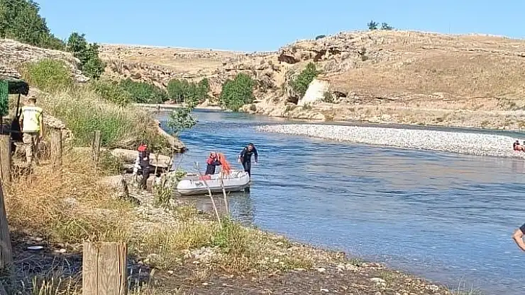 Dicle Nehri'nde mahsur kalan 5 kişi kurtarıldı