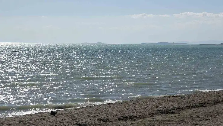 Van Gölü'nde su seviyesi yükseldi