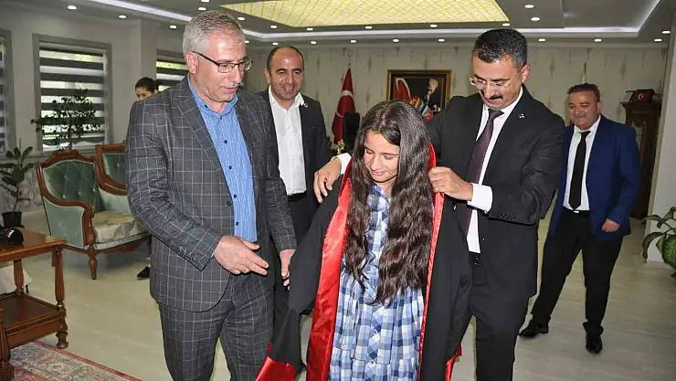 Muş'ta hukukçu olmak isteyen küçük Rabia adliyeyi gezdi