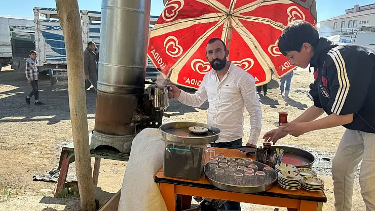 Ağrı Hayvan Pazarına Semaver yetmeyince Kazana geçtiler