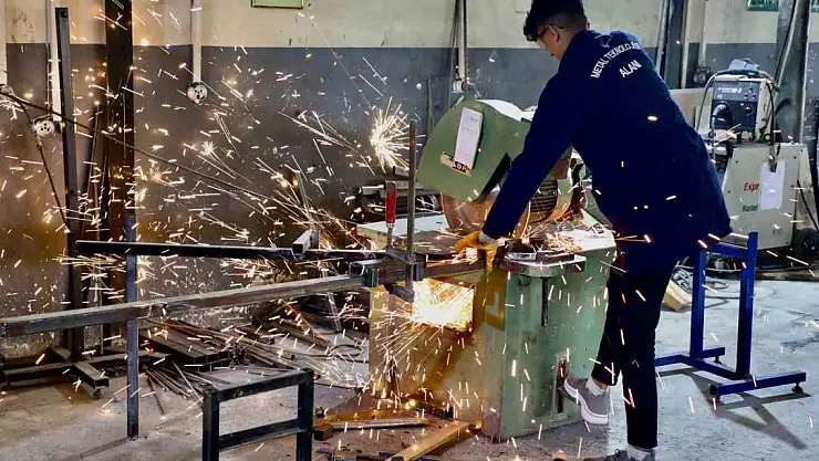 Ağrı'da fabrika gibi meslek lisesi: milyonluk ciro yaptılar