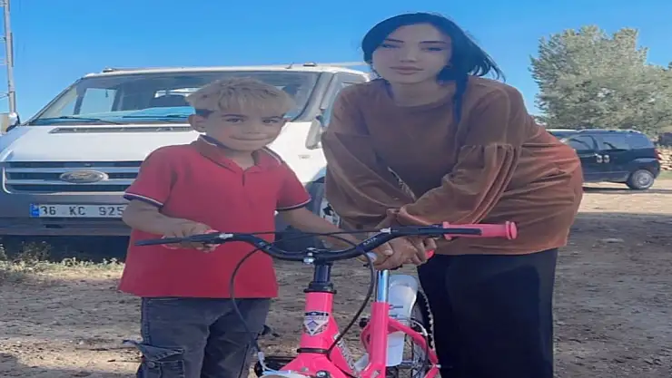 Kadın Muhtar Çocukların bisiklet hayalini gerçekleştirdi