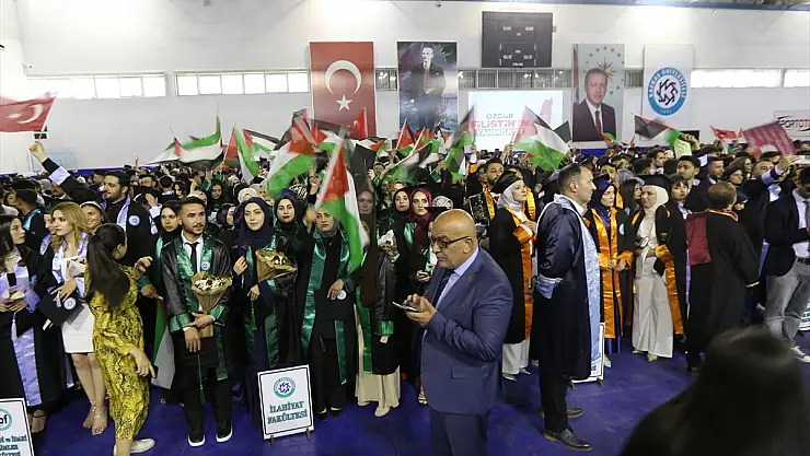 Kafkas Üniversitesinde mezuniyet heyecanı yaşandı