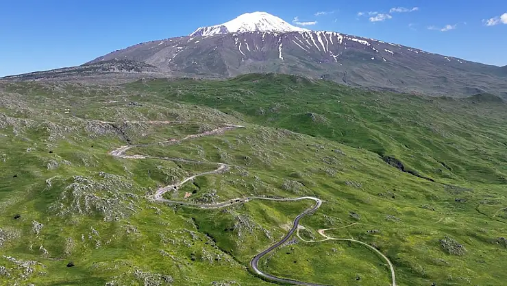 Ağrı Dağı'na 'turizm ve güvenlik yolu' yapılıyor