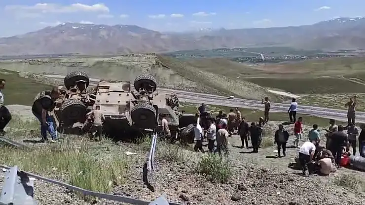 Van'da askeri araç devrildi