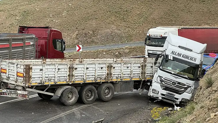Van'da iki tır birbirine girdi: 3 yaralı