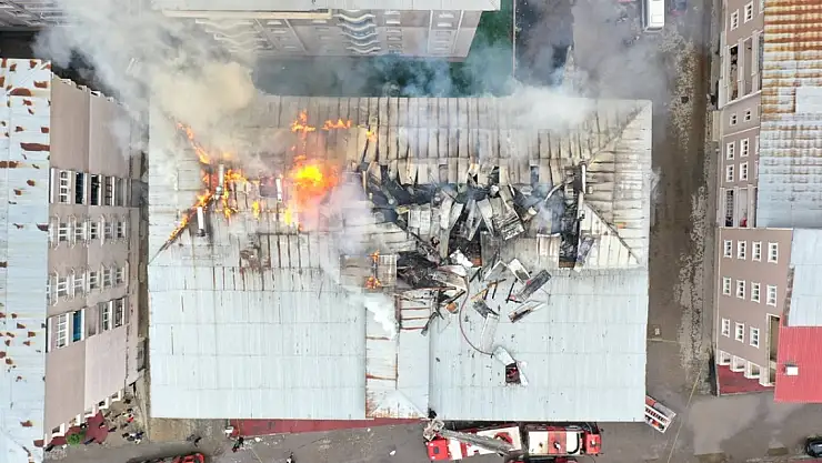 Ağrı'da çıkan yangın havadan görüntülendi