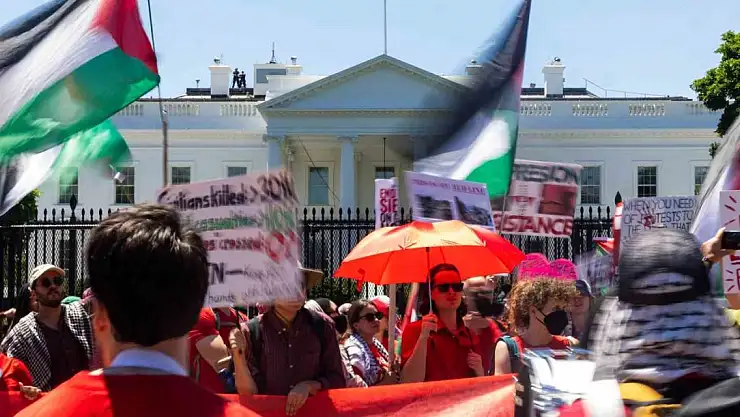 Binlerce Filistin destekçisi Beyaz Saray'ı kuşattı