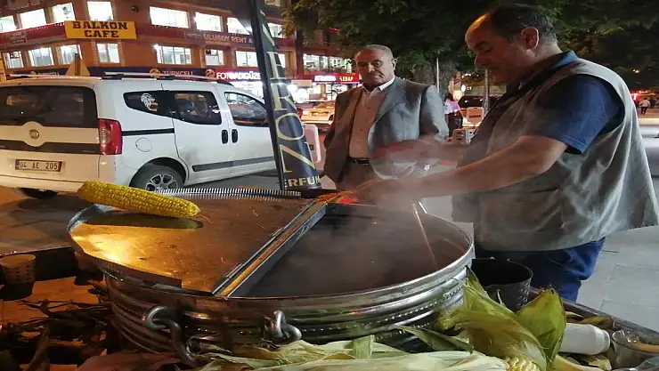 Cumhuriyet Caddesi'nin meşhur mısırcısı