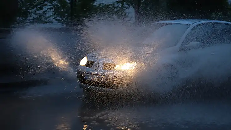 Kars'ta sağanak hayatı olumsuz etkiledi