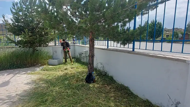 Doğubayazıt'ta Mezarlıklarda Bayram Hazırlığı