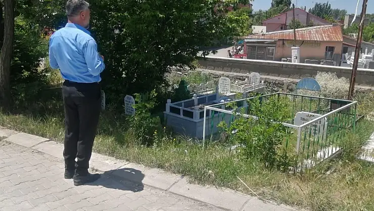 Ağrı'da Kurban Bayramı Öncesi Vatandaşlar Mezarlıklara Akın Etti