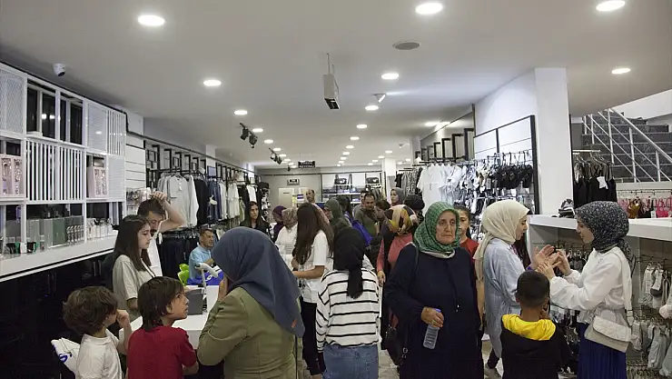 Ahlat'ta yetim ve öksüz çocukların bayramlık ihtiyacı karşılandı