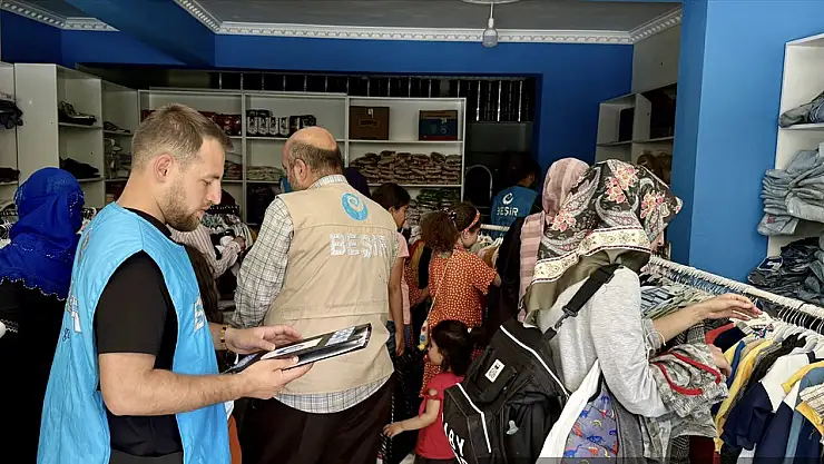 Muş'ta bayram öncesi çocuklar sevindirildi