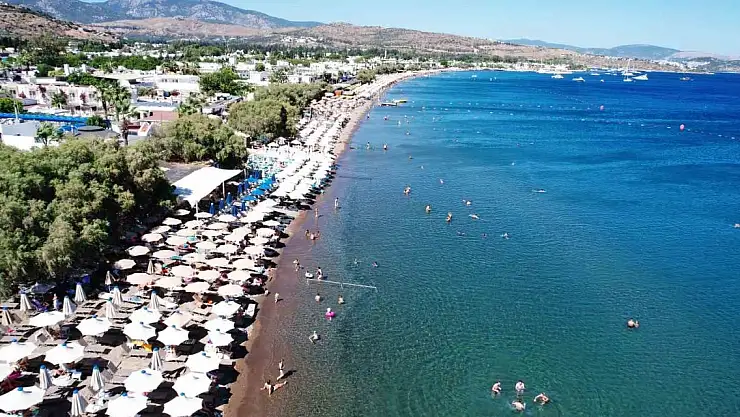 Sahillerde adım atacak yer kalmadı, ilçe nüfusu 1 milyonu aştı, akın akın gelmeye devam ediyorlar