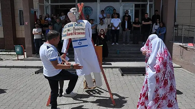 Kars'ta üniversite öğrencileri, İsrail'in Filistin'e yönelik saldırılarını protesto etti