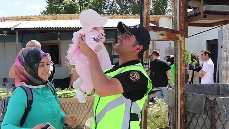 Ailelerinin bindiği araçlar için polis telsizinden şüpheli ihbarı yapıldı