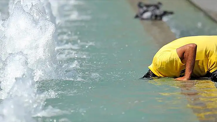 Kavurucu sıcaklarda 'Güneşte kalmayın, vücudunuzu susuz bırakmayın' uyarısı
