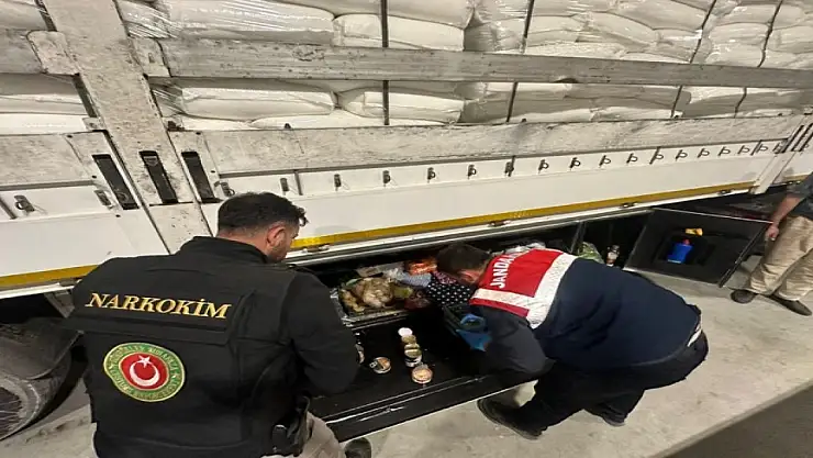 Gürbulakta Konserve kutularından uyuşturucu çıktı