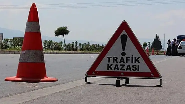 Kars'ta iki otomobil birbirine girdi: 4 yaralı