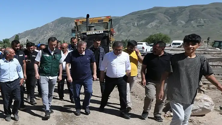 Kars Valisi Polat, selden etkilenen köylerde incelemelerde bulundu: