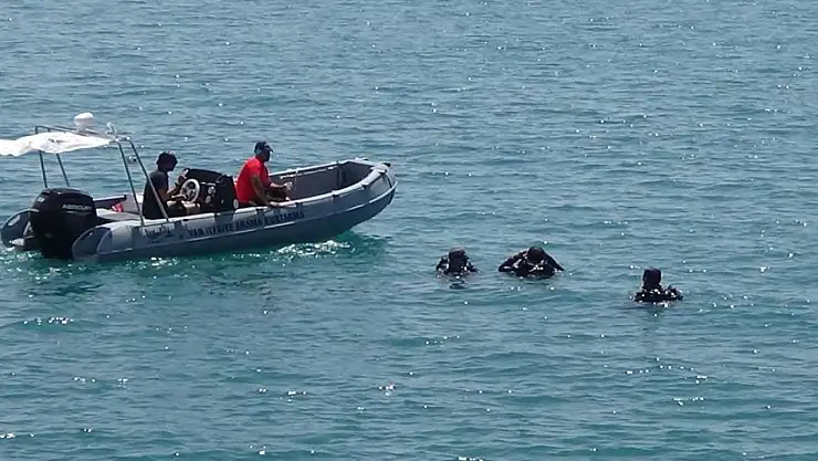 Van Gölü'nde kaybolan şahısın arama çalışmalarına helikopter desteği