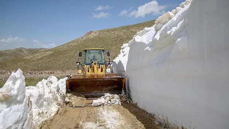 Van'da kar nedeniyle kapalı olan yayla yolları açıldı
