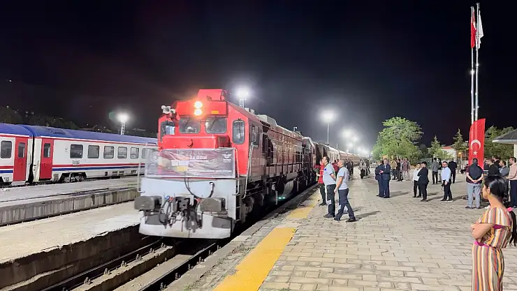 Turistik Tatvan Treni'ni ilk seferini gerçekleştirdi