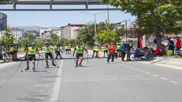 Bitlis'te düzenlenen Tekerlekli Kayak Türkiye Şampiyonası sona erdi